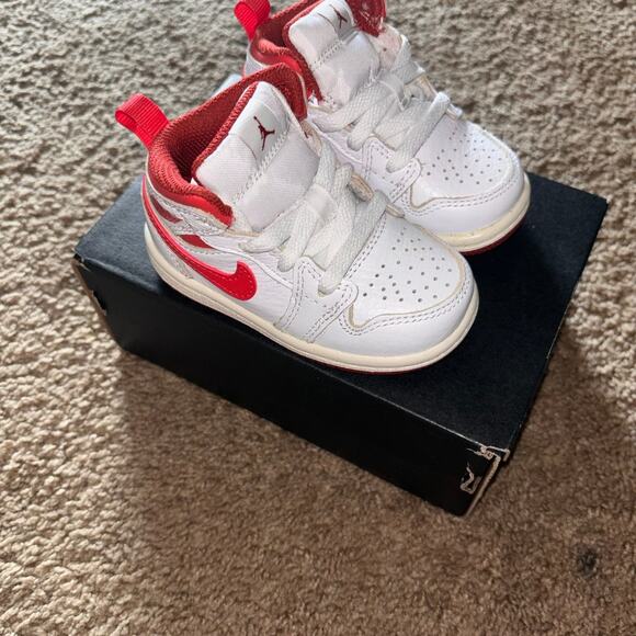 Jordan Toddlers 1 Mid Basketball Sneakers 5C White/Dune Red/Sail/Lobster - Picture 4 of 8